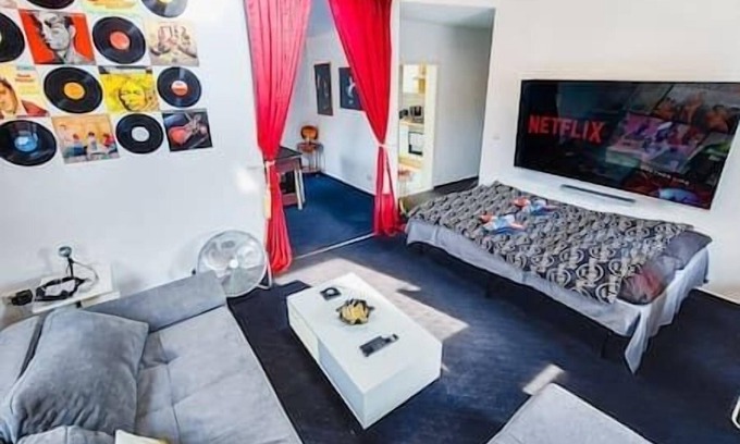 Innenstadt Apartment | 🎸Hard Rock meets Baroque 👑 incl. Extras