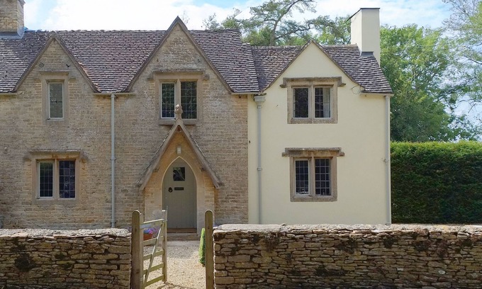 Tetbury Cottage | Hare Cottage - pet friendly near Tetbury