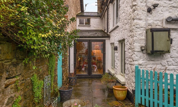 Bampton House | Harebell House - sleeps 4 guests in 2 bedrooms