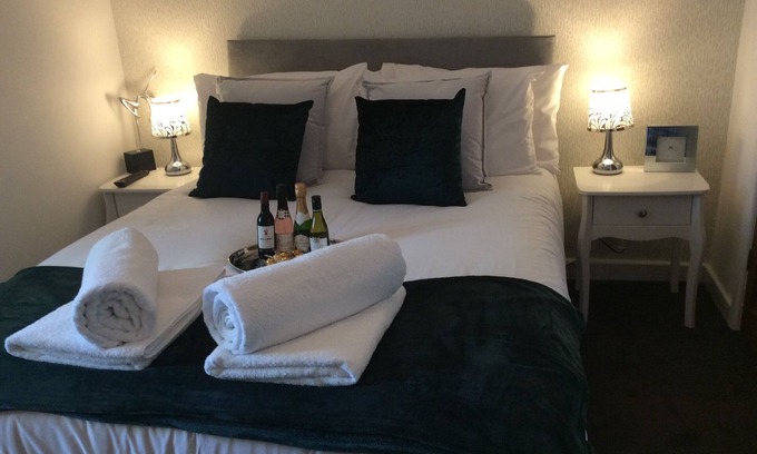 Riverside Apartment | Harlech Suite @ Inn Cardiff