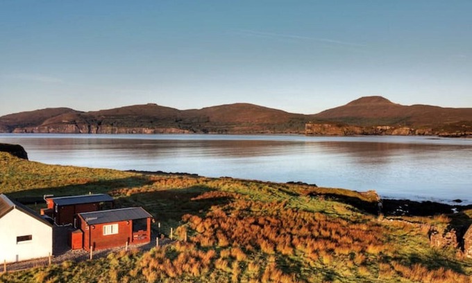 Caroy Cabin | Harlosh Log Cabins, Cabin No 1