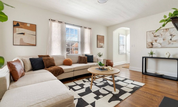 Columbus Apartment | Harlou Nest - 2BD|1BA|Apartment|Grandview|OSU