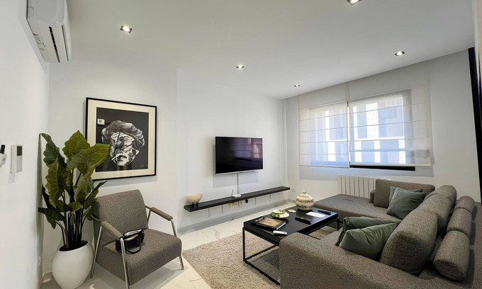 Ain Zaghouan Apartment | Harmony Haven II : Apartment with Pool & Gym