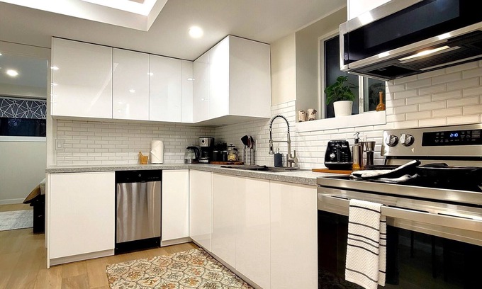 Winnipeg Apartment | Harmony-Peg: A Cozy Urban Escape