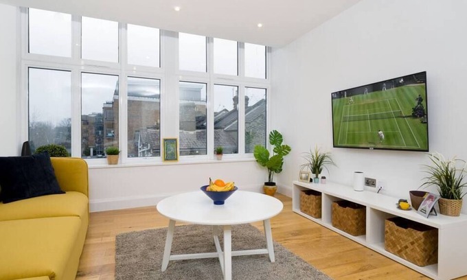 Leytonstone Apartment | Harmony – Spacious & Chic, Fully Equipped 2BR Flat