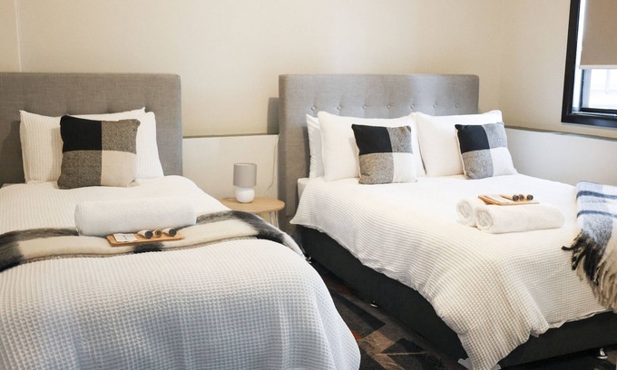 Wollongong Hotel | Harp Hotel