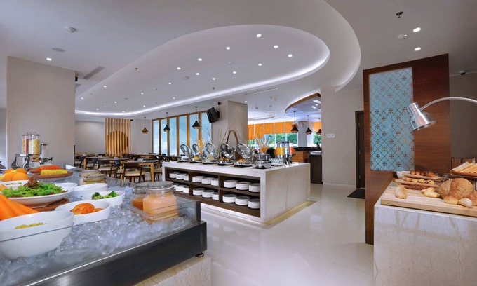 Jatinegara Hotel | Harper MT Haryono by ASTON