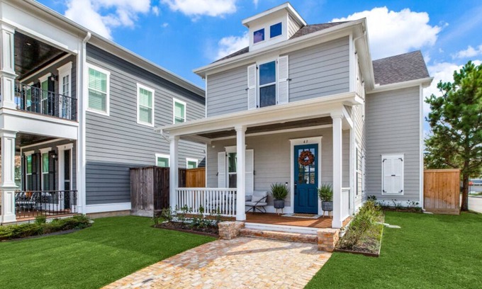 Spring House | HARPER WOODS MINUTES FROM CITY PLACE 4BD 4BA NEW DESIGNER HOME!