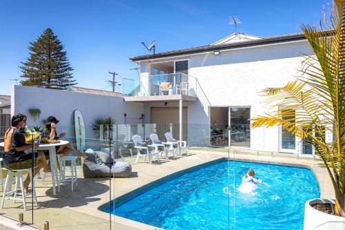 Harrington House | Harrington Escape with Pool- Walk everywhere