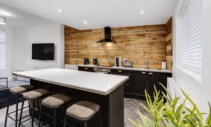 Anfield House | HARROW LODGE - Strictly NO Parties