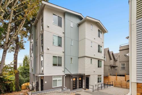 East Queen Anne House | Harry Potter Sweet Suites