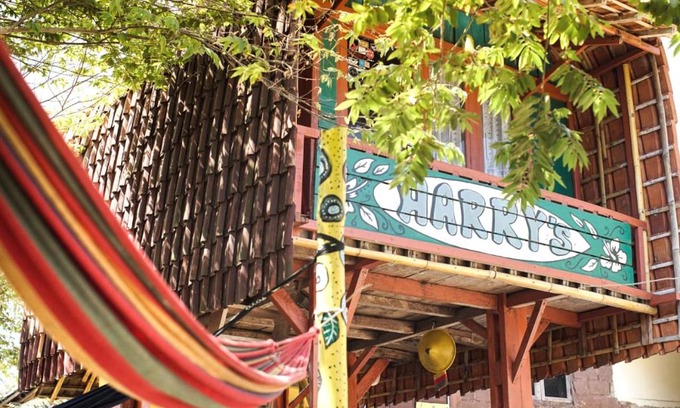 Watukarung House | Harry's Ocean House Watukarung Homestay