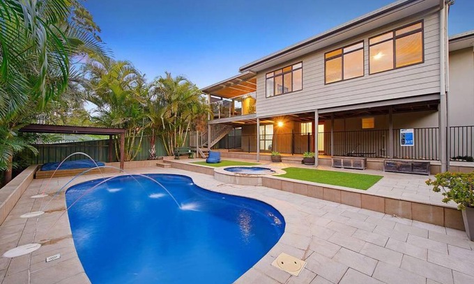 Port Macquarie House | Harrys @ Shelly Beach - family home with pool