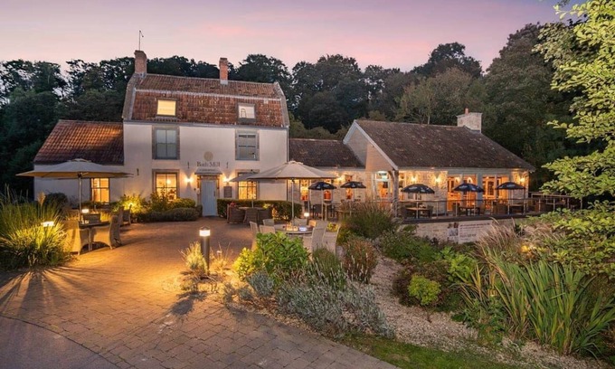 Newton St Loe Ski Chalet | Hartfield Watersedge Lodge