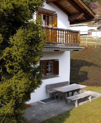 Laax Apartment | Haus 3 - 5 Zimmer Haus mit Garten in ruhiger Wohngegend
