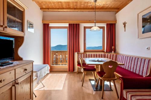 Lajen Apartment | Haus Alpenblick Apt Edelweiß