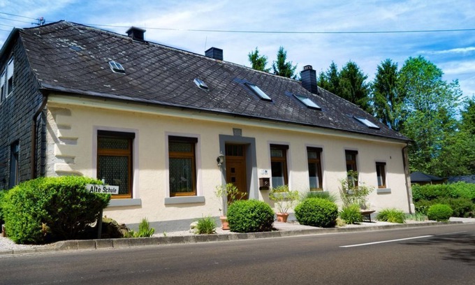 Elchweiler Apartment | Haus Alte Schule - Holiday apartment "Bergkristall"