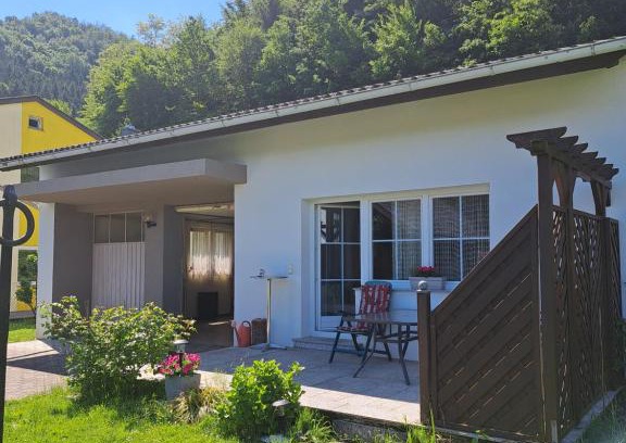 Neustadtl House | Haus beim Wasser im grünen in sehr ruhiger Lage!