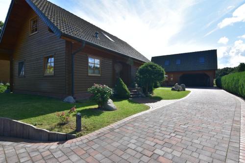 Luetow House | Haus Mövenort