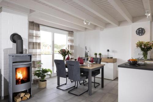 Nordhorn House | Haus Norwald - tolles Ferienhaus direkt am See für bis zu 4 Personen mit Sauna und Kaminofen - Haustiere herzlich willkommen