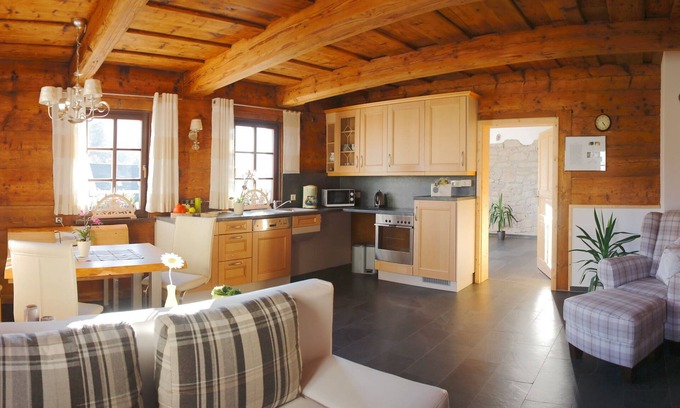 Breitenbrunn/Erzgeb. Apartment | Haus Sonnenleithe - vacation in a monument!