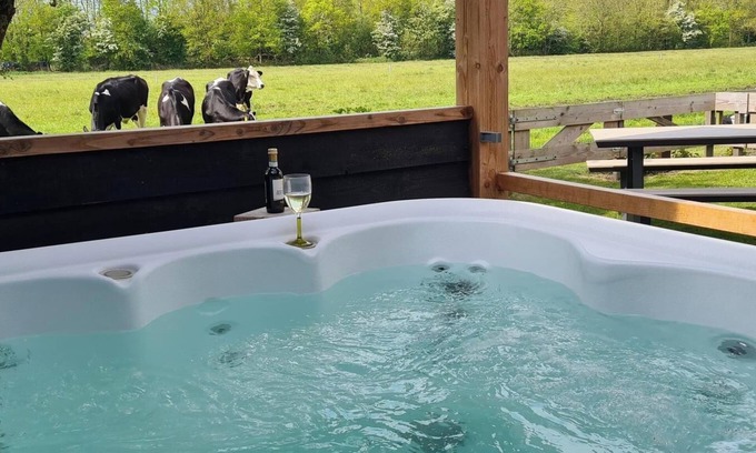 Oudeslius House | Have a unique experience in the Boerderijkamer with private outdoor hot tub , breathtaking views and comfortable amenities. Enjoy a carefree stay with fresh rolls and delicious coffee every day and explore the surrounding area, the beach, Callantsoog