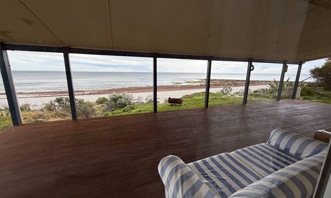 Moorowie House | Haven at Hardwicke-Absolute beachfront! Off Peak Special!