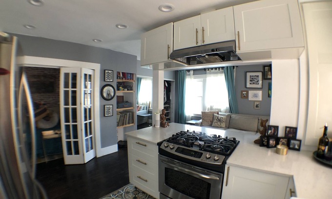 Alamitos Beach Condo | Haven for travel nurses & vacationers alike! Cozy modern home 1 block from beach