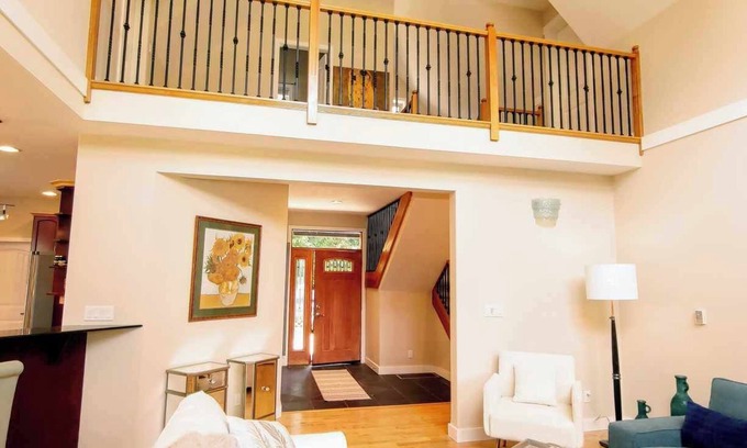 Otter Point House | Haven in Paradise: 3 bedroom Lake House in Sooke