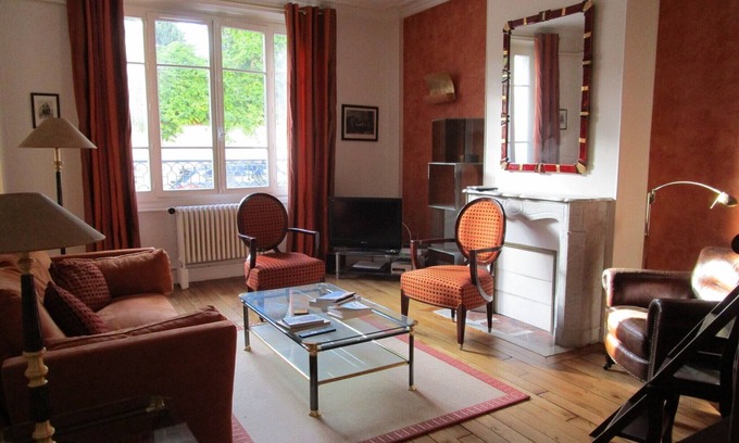 Notre-Dame Apartment | Haven of peace in the center of Versailles