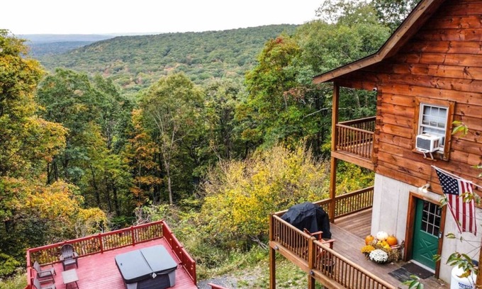 Hickory Hills Cabin | Haven View Retreat | Private Log Cabin | Hot Tub