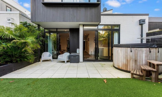 Hobsonville House | Havenview Residence with courtyard
