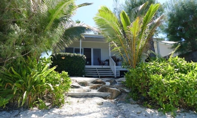 Takuvaine Tapere House | Hawaiki Villa - two bedroom villa in Tikioki