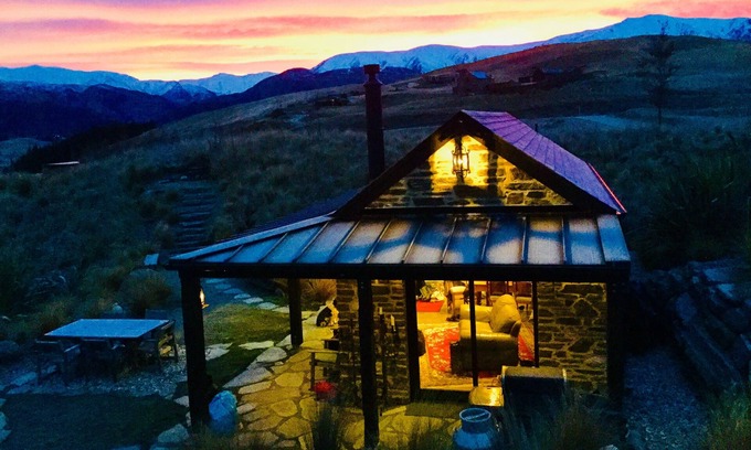 Lake Hayes Ski Chalet | HawkRidge Chalet - Honeymooners Chalet Spa Pool & Uninterrupted mountain views