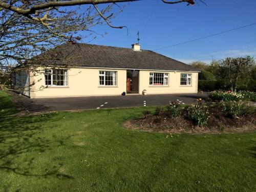 Moycarky Bed & Breakfast | Hawthorn View Bed and Breakfast