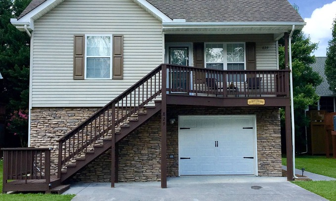 Pigeon Forge Ski Chalet | Haymon Hideaway. 4BR/3Bath Rental. Ideal Location in Pigeon Forge!