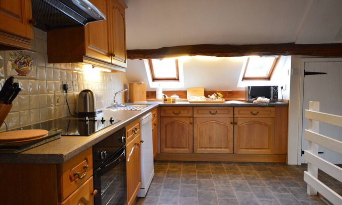 Hay-on-Wye Cottage | Haywain Cottage - sleeps 3 guests in 2 bedrooms