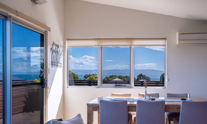Coles Bay House | Hazards Escape - the Top Shack