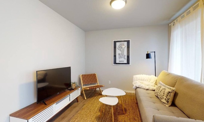 Snohomish Apartment | Hazel's Hideaway: A/C in walkable neighborhood