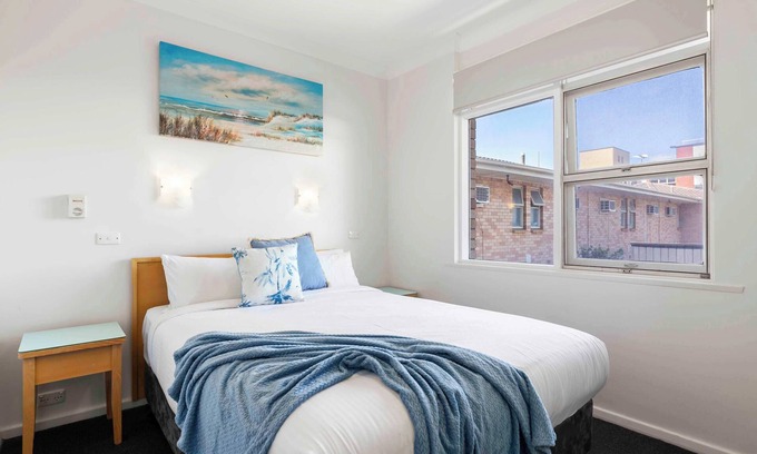 Glenelg Apartment | Hazel's Hideout: 1 BDRM Glenelg