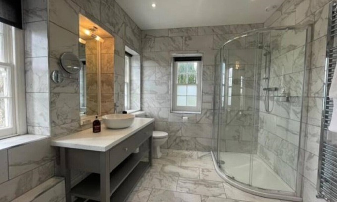 Somerton Apartment | Hazelwood, stylish, sunny apartment in a pretty Somerset village