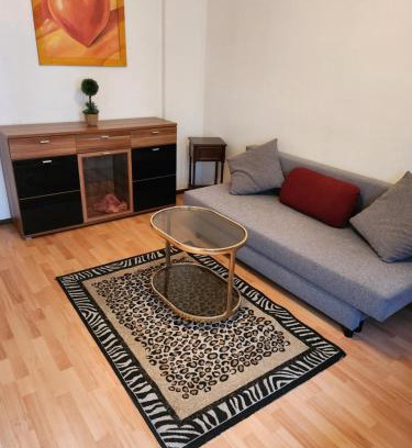 Halberstadt Apartment | HBS BESTPREIS- Leistung, Nähe City, mit Parkplatz, sie wählen 1 oder 2 große Zimmer für 1- 5 Personen große Küche, Bad Einfach und gut