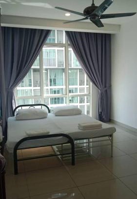 Seri Kembangan House | He and Me Homestay