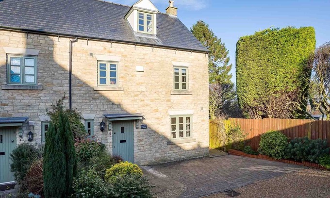 Stow-on-the-Wold Cottage | HEADFORD COTTAGE, family friendly, with a garden in Stow-On-The-Wold