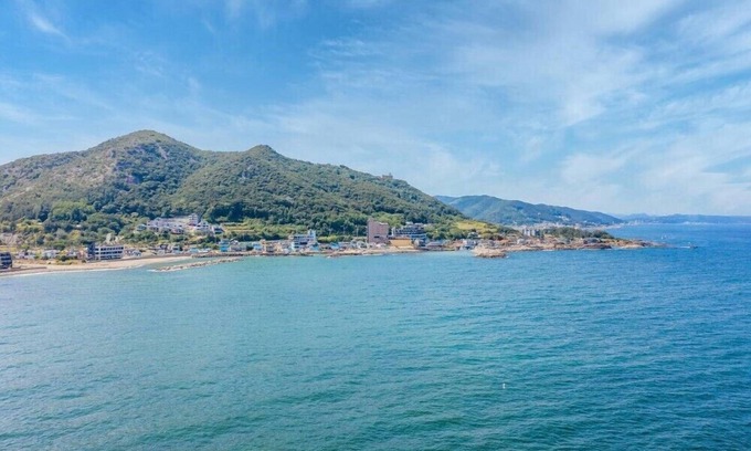 Yeongdeok House | Heart Blue Road Town Pension