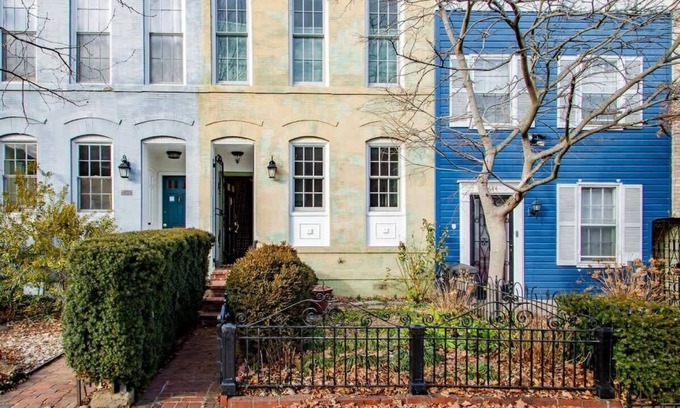 Capitol Hill Apartment | Heart of Capitol Hill Row House, Luxury & Location