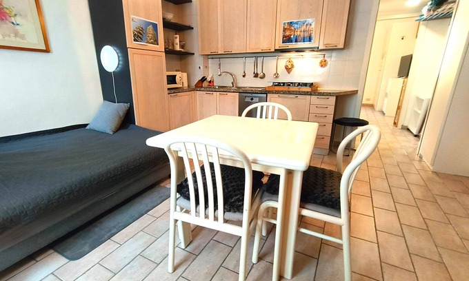 Chinatown Apartment | Heart of chinatown, pedestrian zone, go on foot to Center and the Sempione park
