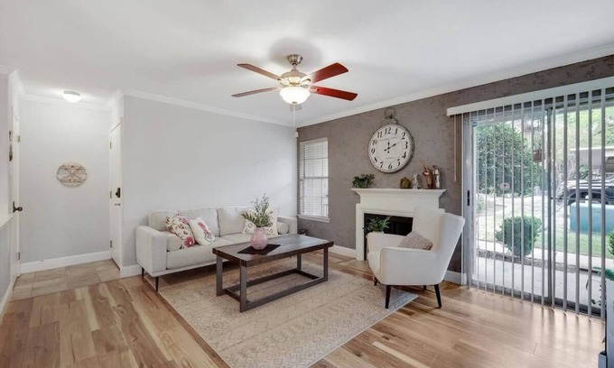 Far North Dallas Apartment | Heart of Dallas - Cozy Apt, 2Bed, Pool (30+ days)