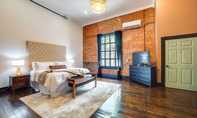 Marshall Apartment | Heart of Downtown Marshall: Boutique Studio Stay!
