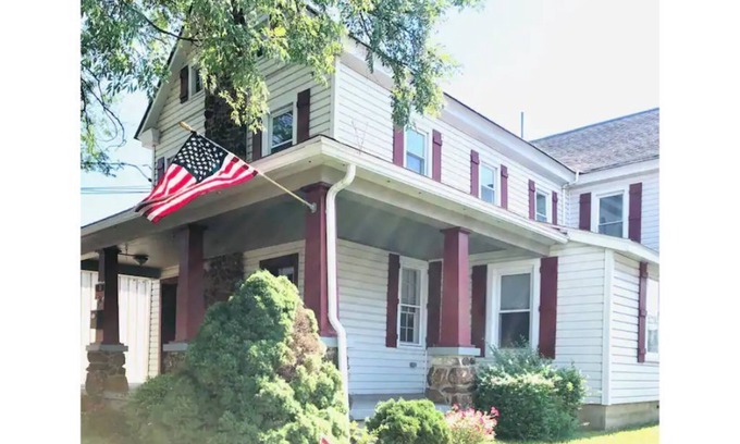 North East Apartment | Heart of Downtown NE Main ST!